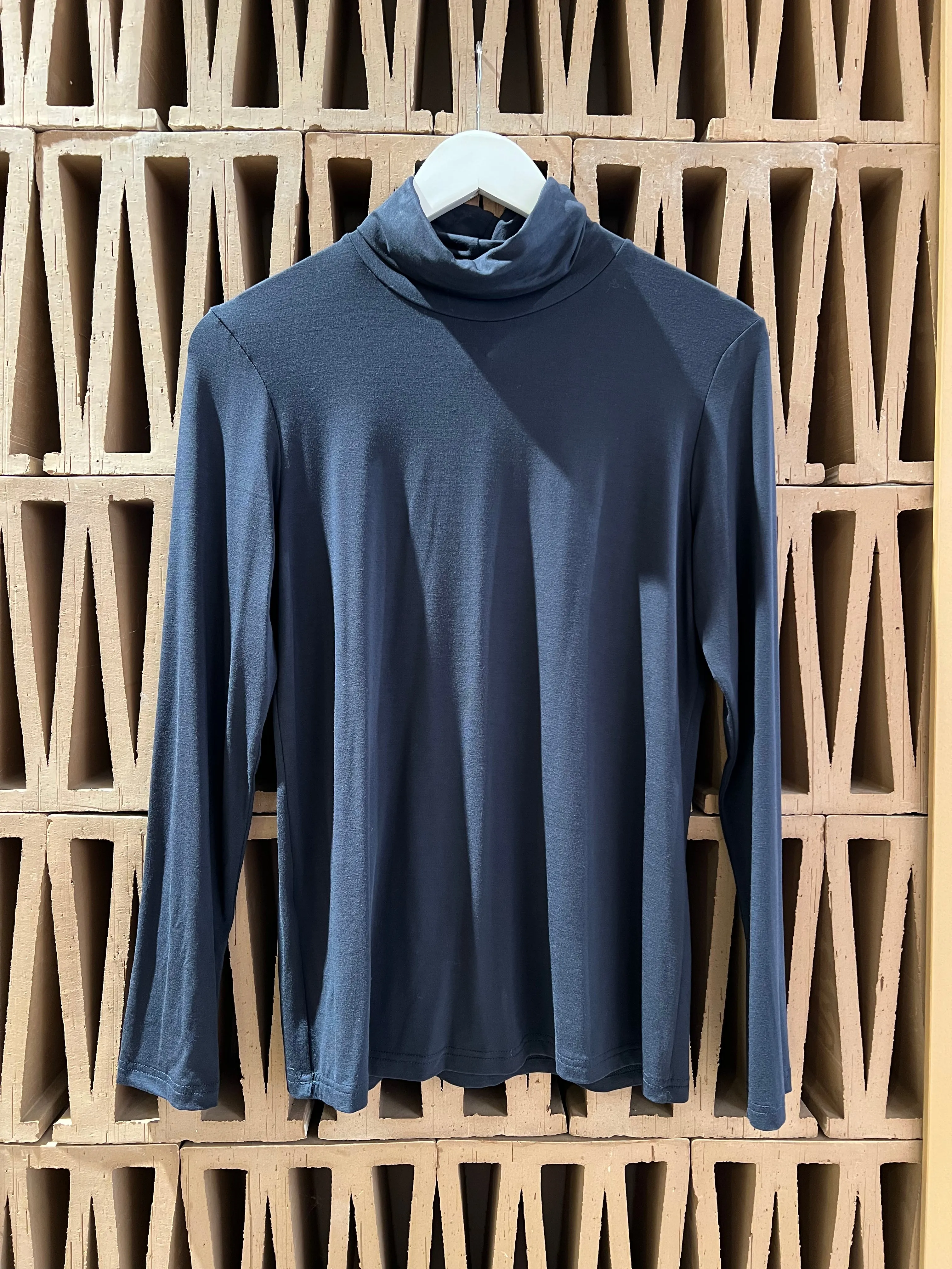 BASIC JERSEY TURTLENECK
