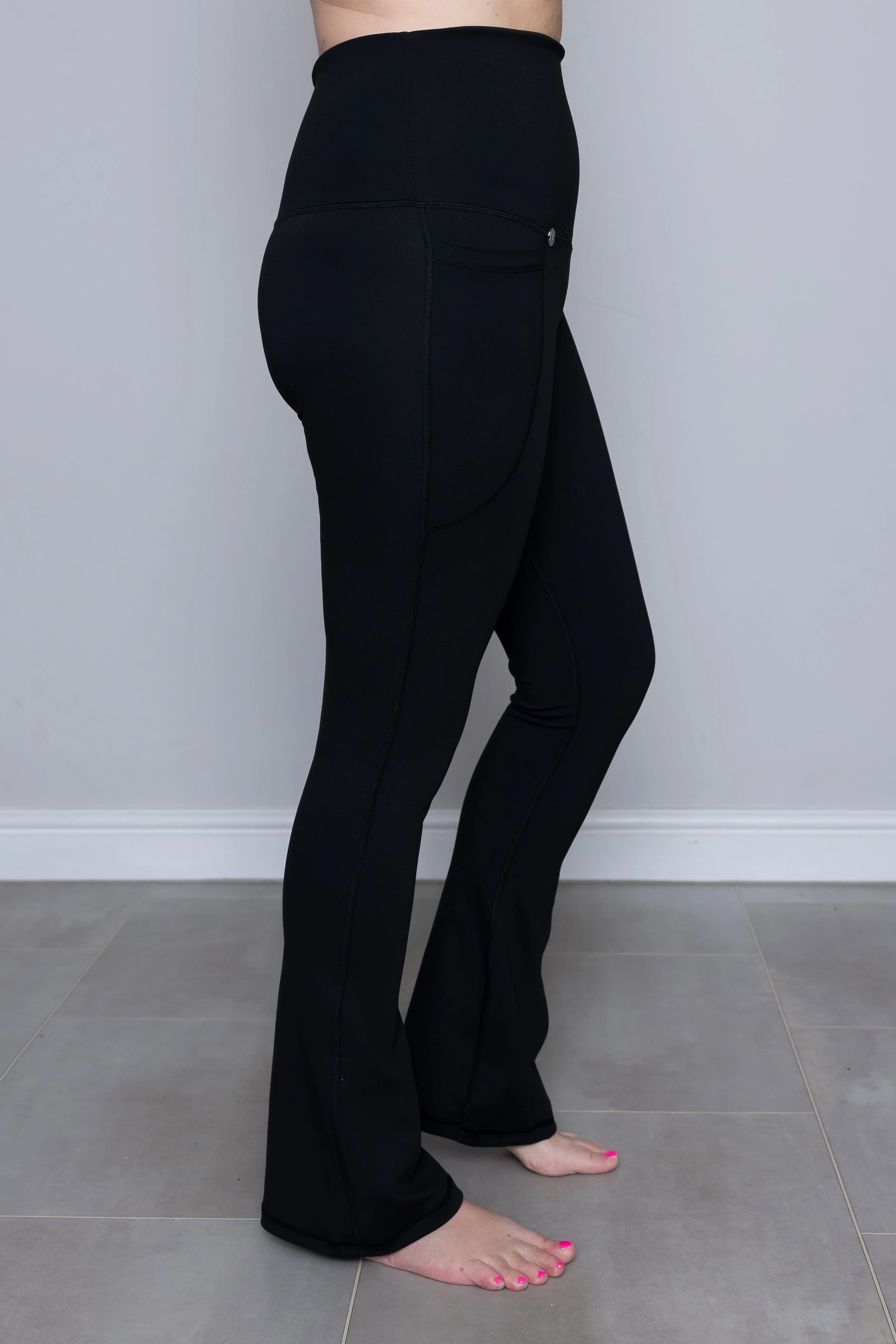 Flared Body Sculpt Black 2 Pocket Full Leggings