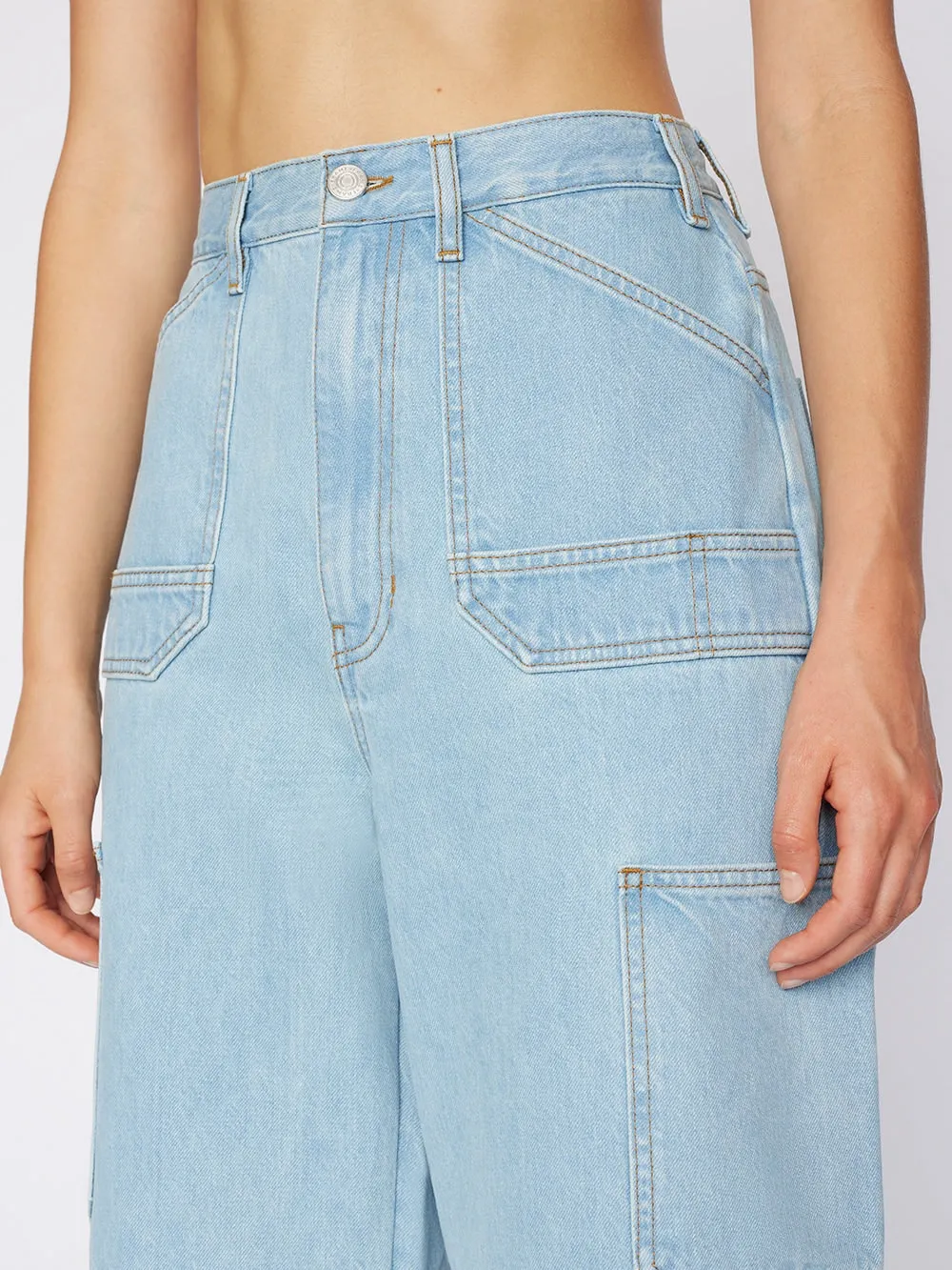 Frame - Oversized Cargo Jean in Genoa