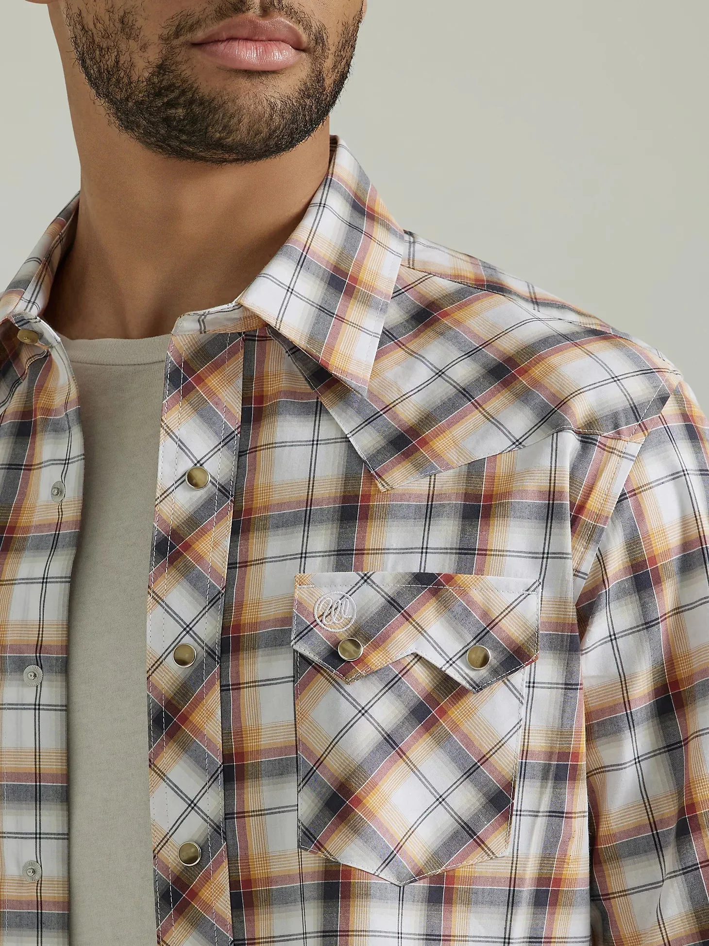 Men's Wrangler Retro® Long Sleeve Sawtooth Snap Pocket Western Shirt in Spiced Plaid - 112346238